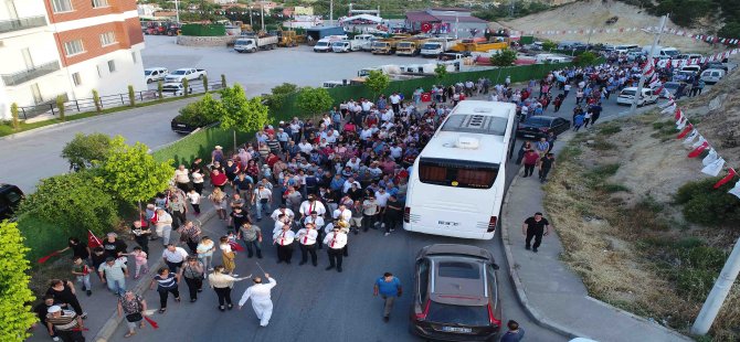 Bayraklı'da Görkemli Açılış