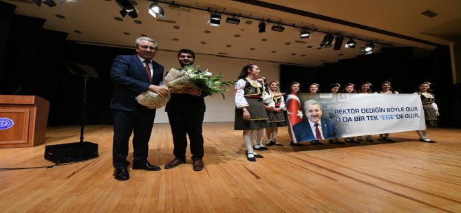 Öğrencilerden Rektör Budak’a Anlamlı Sürpriz