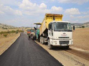 Selendi ve Kula Arasındaki Yol Asfaltlanıyor