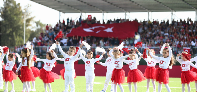 Aliağa Cumhuriyet İçin Atatürk Stadına Koştu