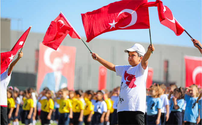 Aliağa, Cumhuriyetin 101. Yılında Atatürk Stadında Buluştu