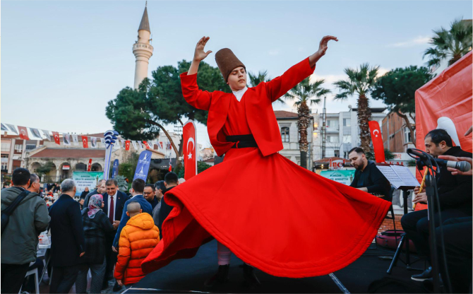 Başkan Tugay'dan iftar sofrasında dayanışma mesajı