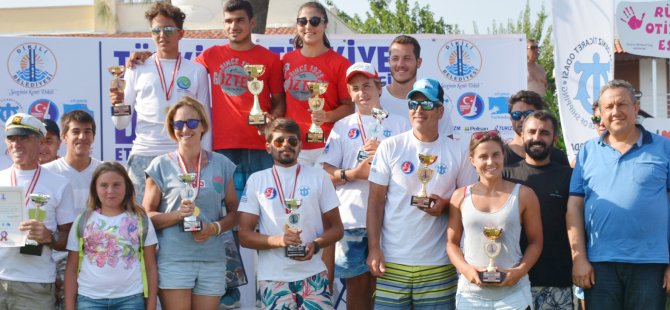 Dikili’de Kıran Kırana Windsurf Yarışları