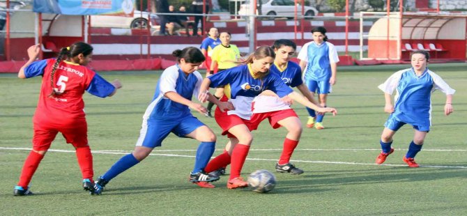 Kadın Hakları İçin Sahaya Çıktılar