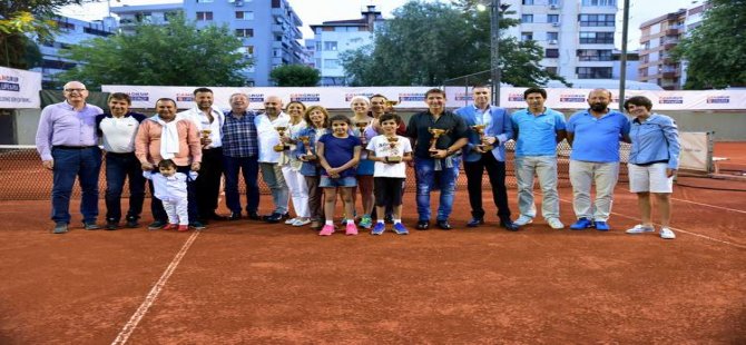 Küçük Kulüp’te Biz Bize Heyecanı