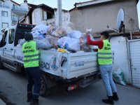 Dikili Belediyesi İhtiyaç Sahibi Ailelerin Yuvalarını Isıtıyor