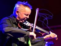 Keman Virtüözü Nigel Kennedy Jimi Hendrix’le İzmir’i Salladı