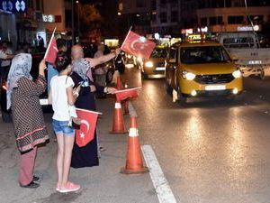 Aliağalı Şoförlerden Demokrasi Konvoyu